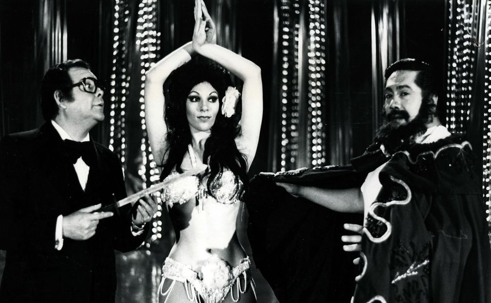 La bailarina Gina Montes con el mago  Beto el Boticario. Foto: Archivo, EL UNIVERSAL.