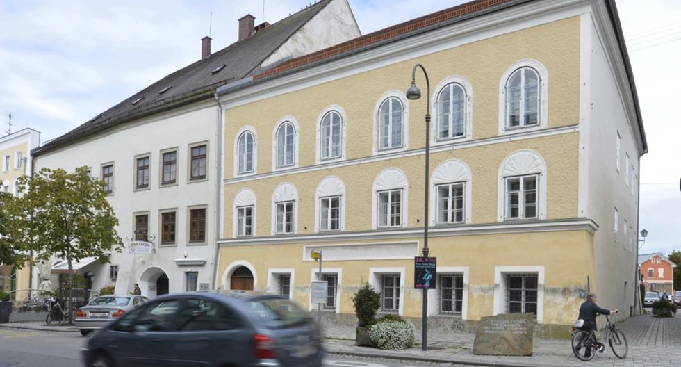 Conversion of Adolf Hitler’s Birthplace into Police Station Commences in Austria