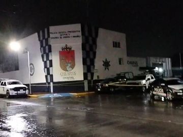 Atacan sede de policía en Tapachula; explosión daña patrullas