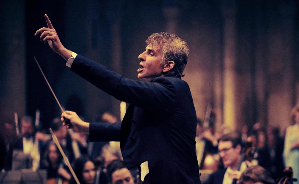 La cinta está basada en la vida de Leonard Bernstein, el primer director de orquesta nacido en Estados Unidos que obtuvo fama internacional. Foto: IMDB