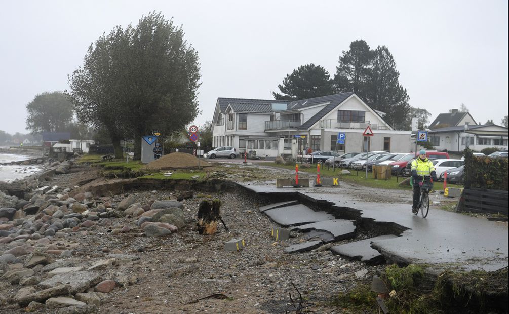 La tormenta Babet azota el norte de Europa, incluidas Gran Bretaña, Dinamarca, Suecia, Noruega y Alemania; las intensas lluvias provocan inundaciones y fuertes vientos. Foto: EFE