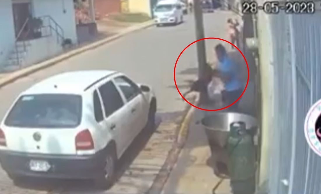VIDEO: Hombre lanza a perrito a cazo con aceite hirviendo en Tecámac; muere el can y agresor escapa 