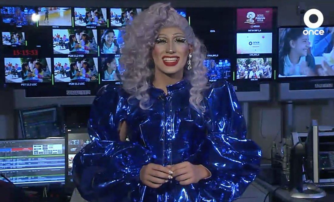'¡Y la que informe!': Drag Queen hace historia al presentar noticias en Canal Once
