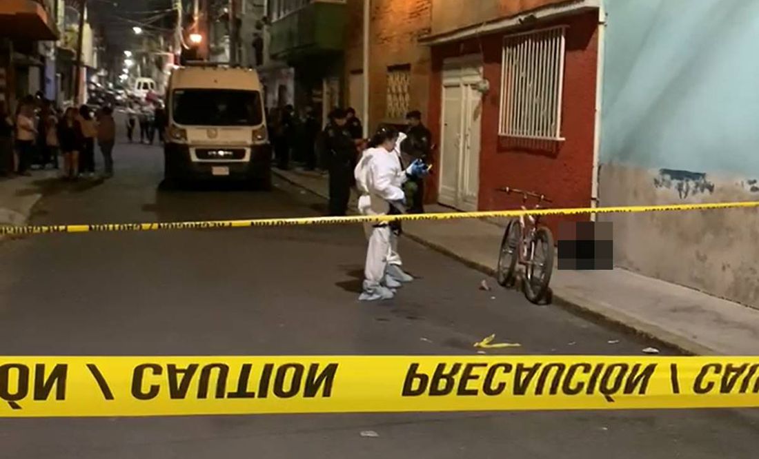 En presunta venganza, atacan a balazos a ciclista y a otro hombre en Iztacalco