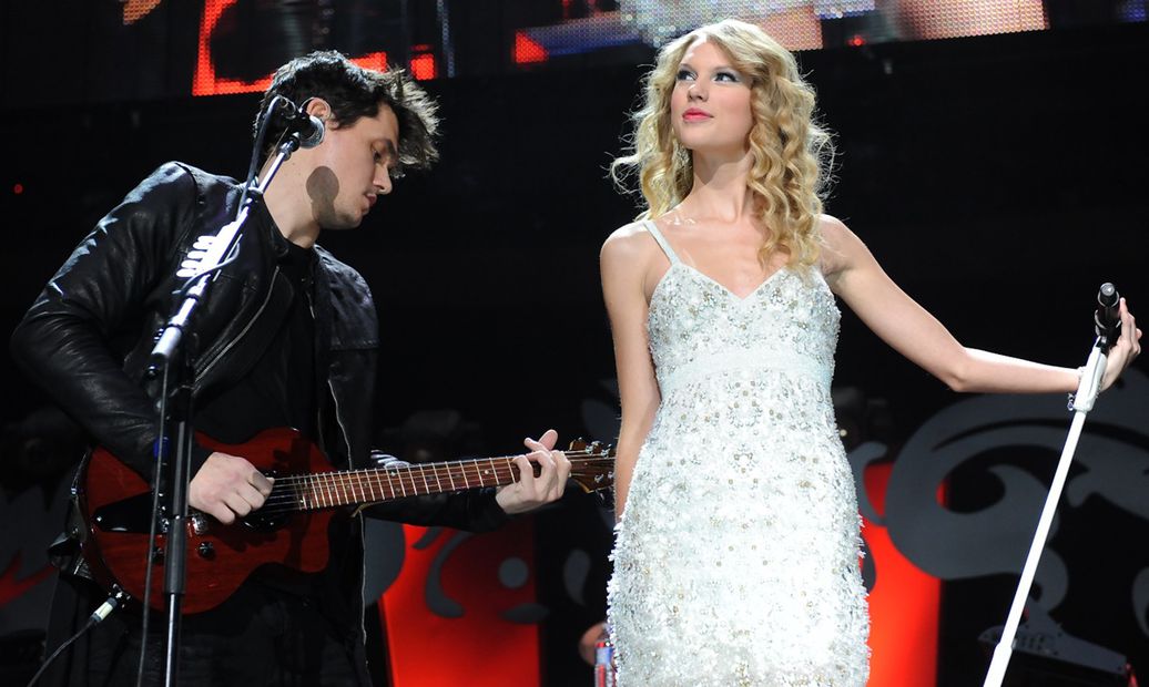 John Mayer y Taylor Swift fueron pareja de 2009 al 2010, época en la que le dedicó "Dear John".
<p>Foto: AP
