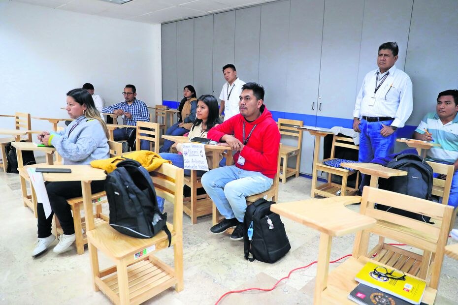 En el plantel 17 profesores imparten clases a 50 alumnos procedentes de distintas entidades del país, quienes estudian siete materias.