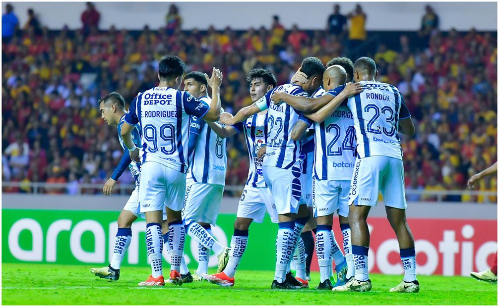 Jugadores de Pachuca celebrando un gol ante Herediano en Costa Rica / FOTO: Twitter @Tuzos
