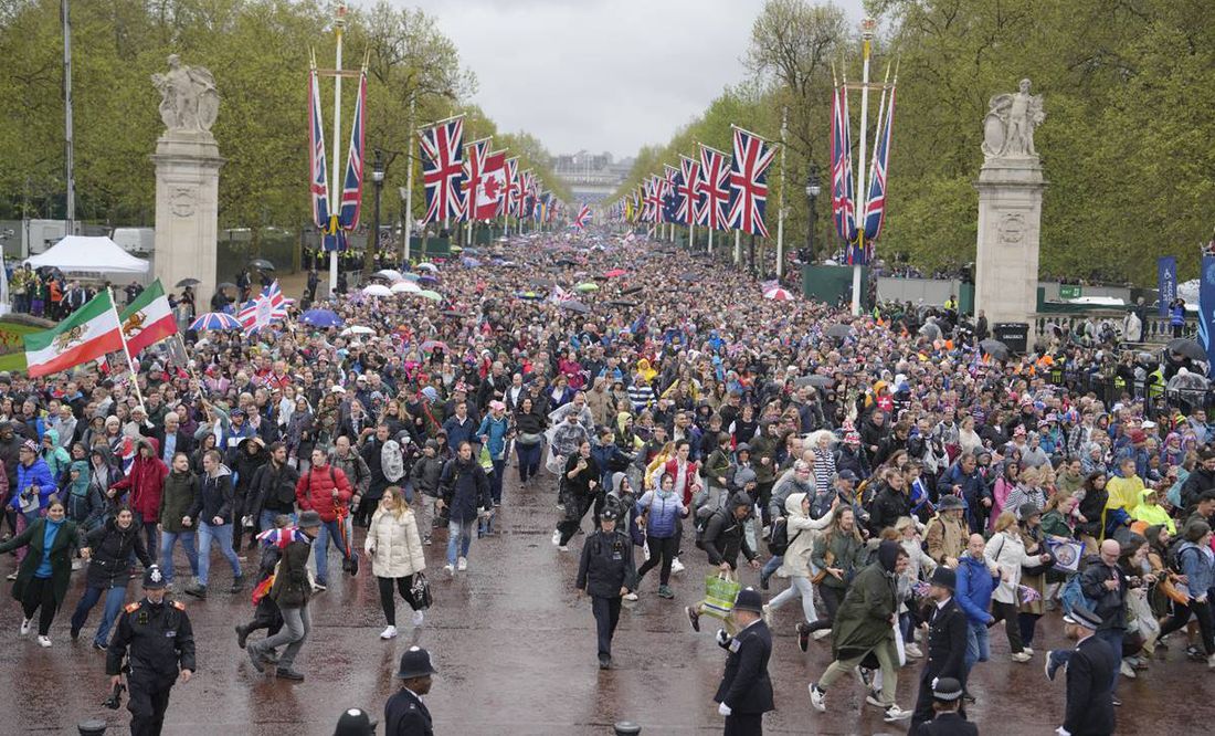 '¡Abajo la corona!', gritan los manifestantes antimonárquicos en Londres