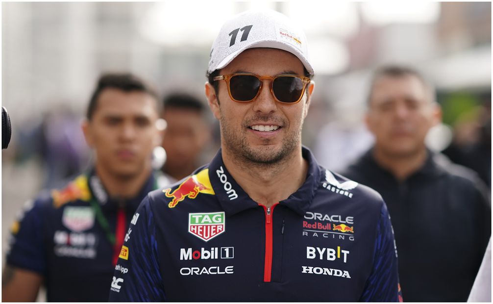 Checo Pérez fue confirmado una vez más como piloto de Red Bull para 2024 - Imago7
