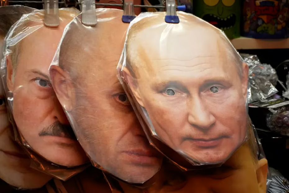 Una máscara del presidente ruso Vladimir Putin en una tienda de recuerdos en San Petersburgo, Rusia, domingo 19 de marzo de 2023.
<p> Foto: AP