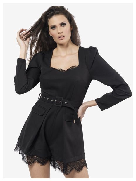 Jumpsuit negro que también está disponible en la boutique de Galilea Montijo. Imagen: LatinGal Boutique