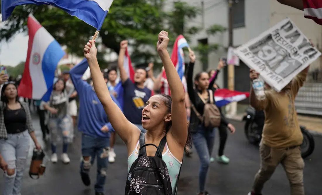Opositores protestan en Paraguay por supuesto fraude electoral tras victoria de Santiago Peña