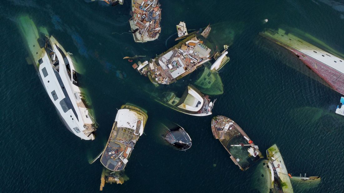 A un mes del paso del huracán  Otis, así se se ve el puerto de Acapulco con drone . Foto: Diego Prado/ EL UNIVERSAL