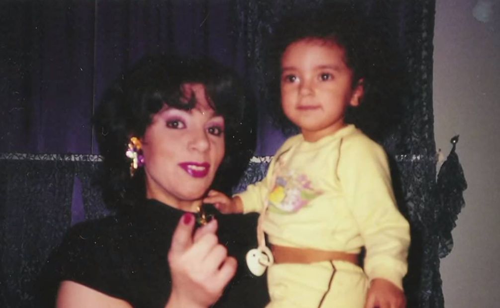 Gina Montes en su faceta como mamá. Foto: Captura video Melissa Saucedo Gonzalez.