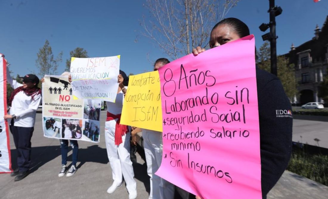 Enfermeras y médicos de Toluca se manifiestan para exigir basificación