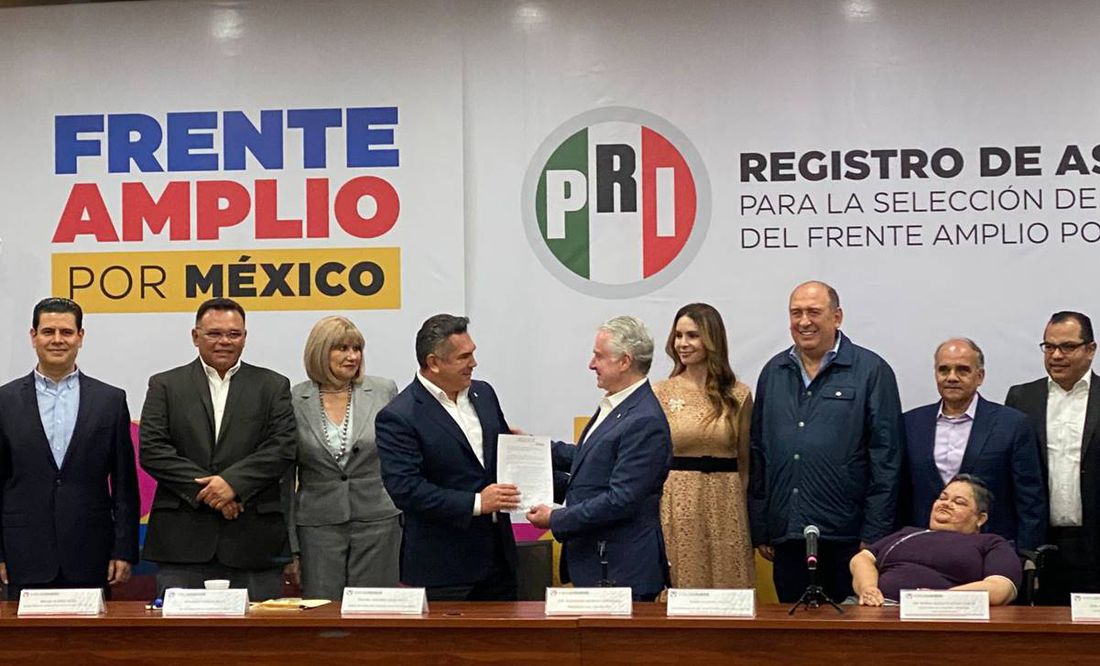 Santiago Creel se registra en sede nacional del PRI para contender por candidatura del Frente Amplio