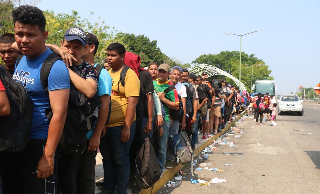 INM inicia traslado de migrantes para tramitar forma migratoria; temen engaño de México y EU para ser deportados