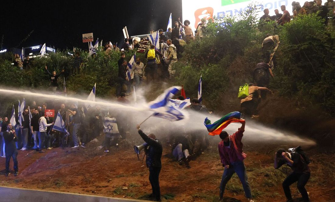 Aunque congelan reforma judicial, miles protestan aún en Israel