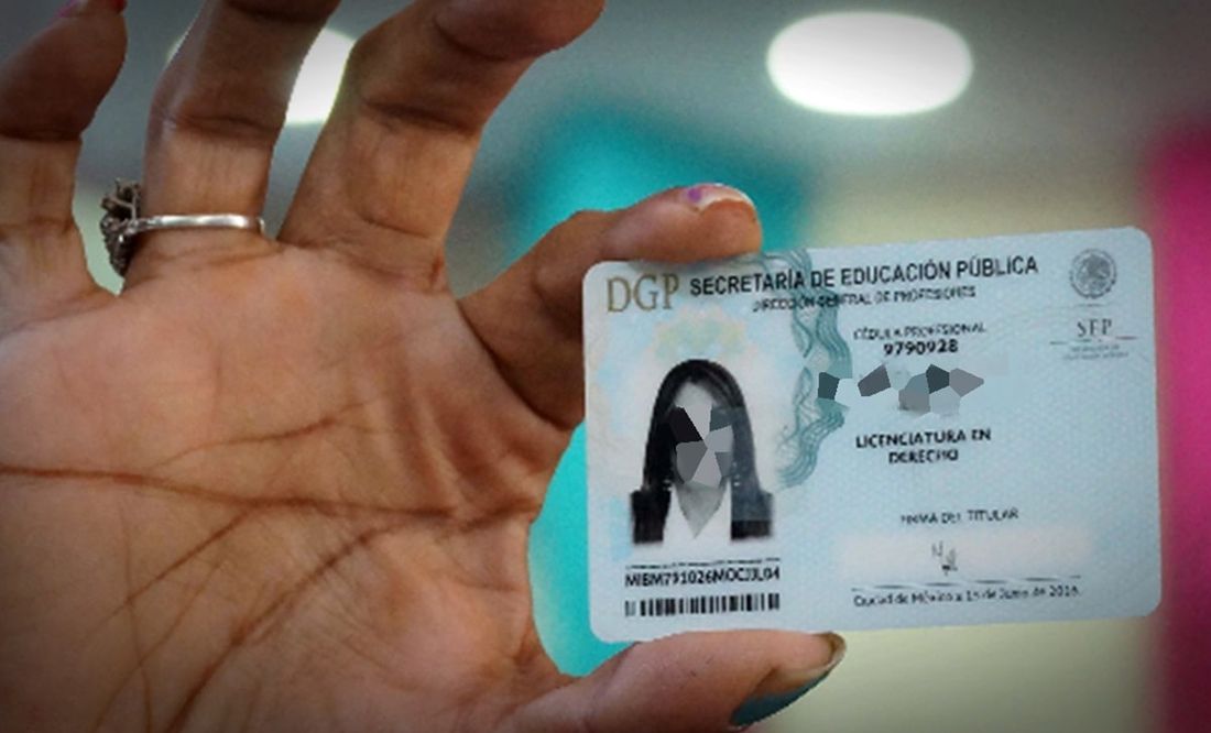 Cae falsificador de cédulas profesionales y licencias de conducir en Azcapotzalco