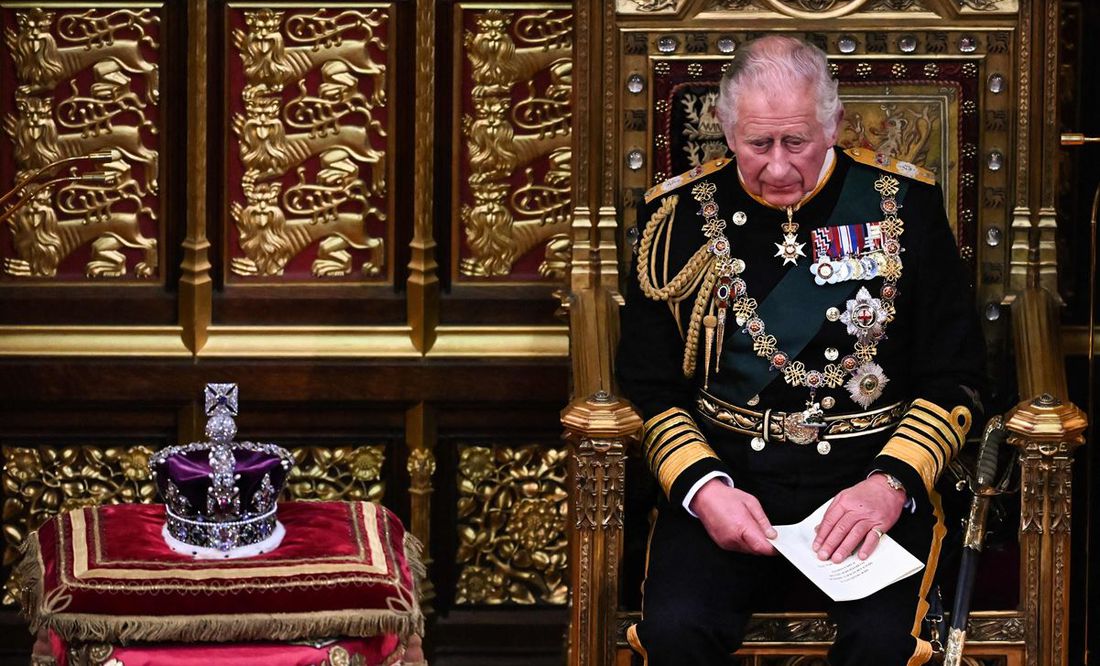 Coronas, cetros, anillos: los símbolos y prendas que se utilizarán en la coronación de Carlos III