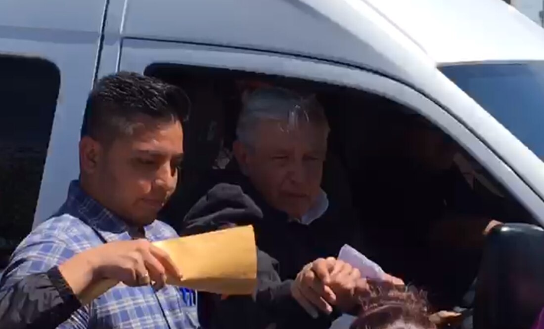 'Justicia, Justicia' le reclaman a AMLO por migrantes muertos en su gira de trabajo por Chihuahua