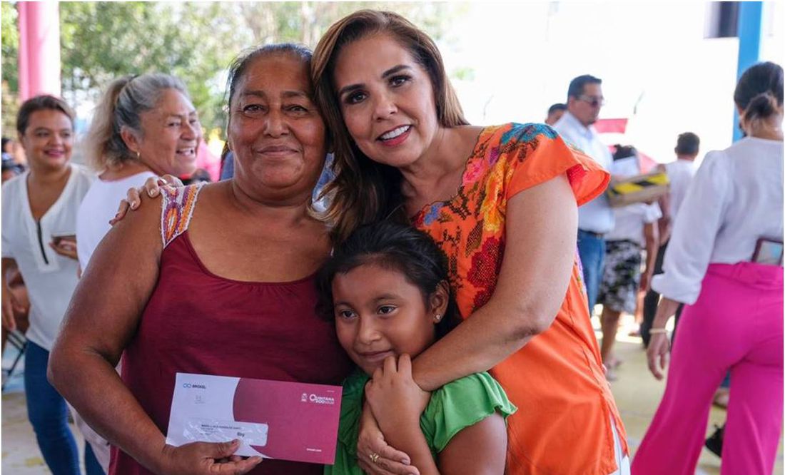 Mara Lezama, gobernadora de Quintana Roo entrega tarjetas “Mujer es Vida”