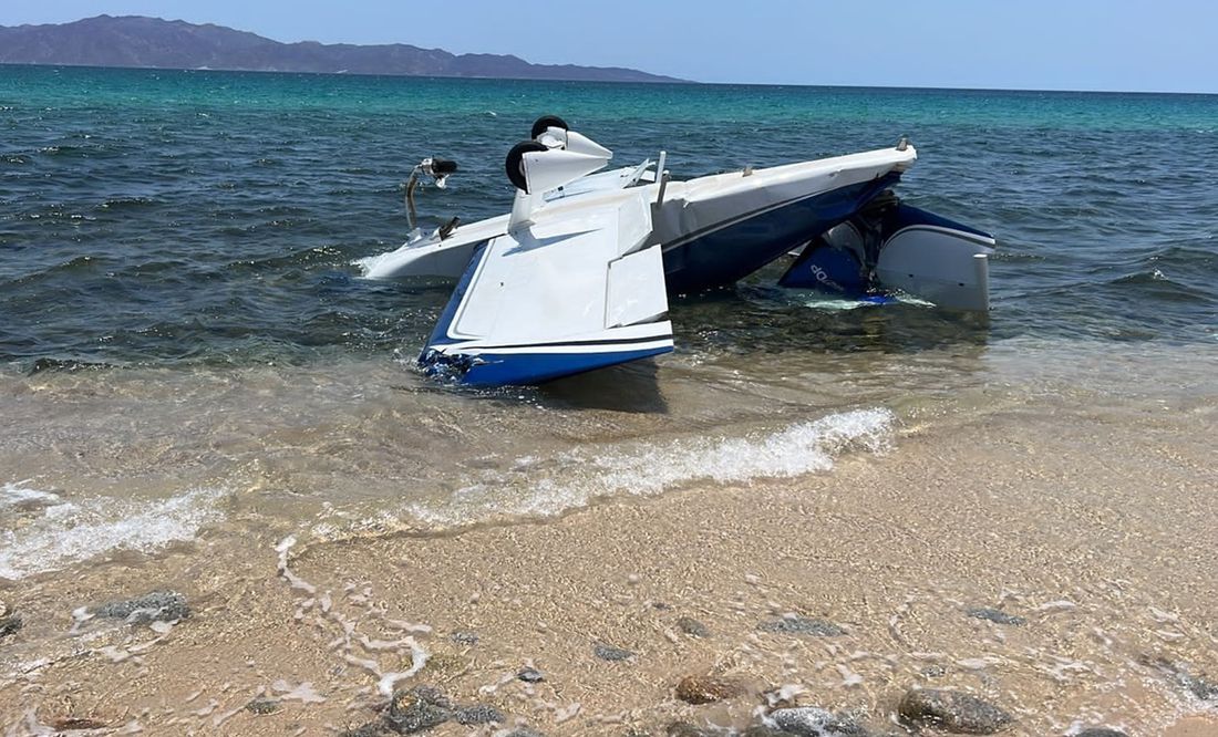 Desplome de avioneta deja un lesionado en playas de La Paz, Baja California Sur