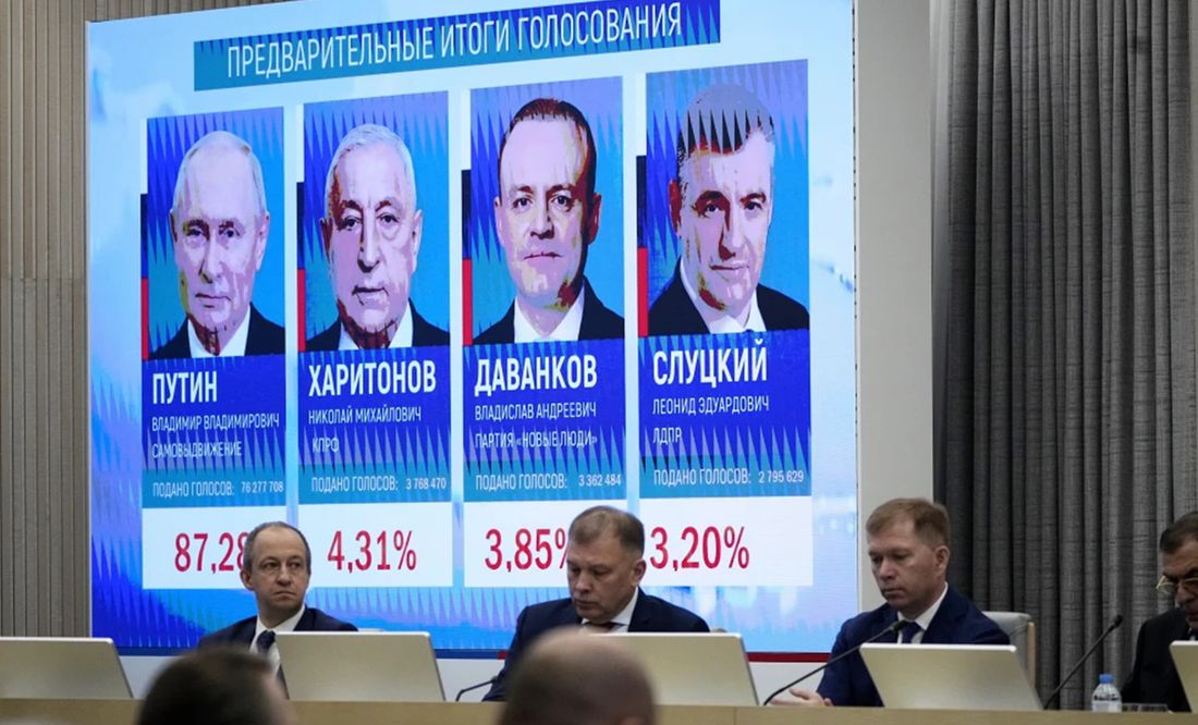 Una pantalla muestra los resultados de las elecciones presidenciales durante una reunión de la Comisión Electoral Central rusa en Moscú, Rusia, el jueves 21 de marzo de 2024. Foto: AP