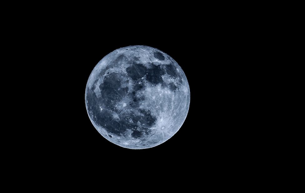 La Luna proyecta la luz solar. Foto Jorge Serratos / EL UNIVERSAL