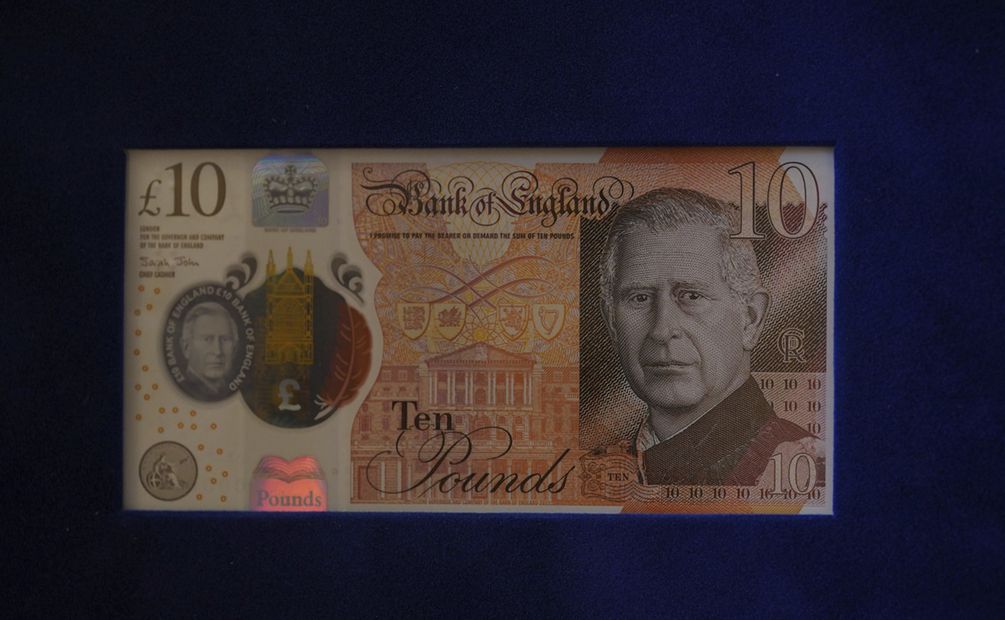 Es la primera vez que el Banco inglés cambia la imagen de un soberano en un billete. La fallecida Isabel II fue la primera monarca de este país que apareció en un billete. Foto: AP