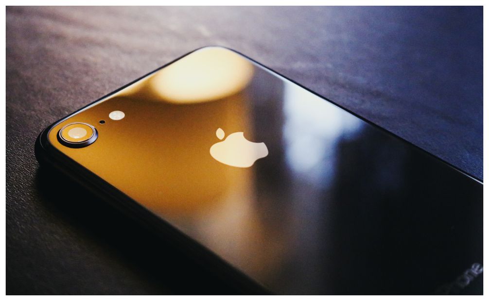 Descubre si tu iPhone está en la lista de los celulares que se actualizarán con iOS 17. Imagen: Unsplash.