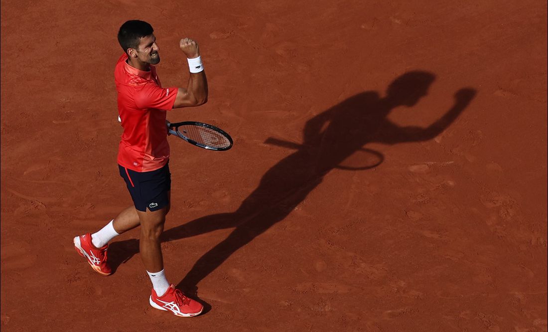 Novak Djokovic vence a Carlos Alcaraz y alcanza su séptima final en Roland Garros