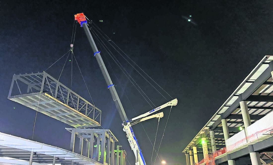La Sobse instaló una pasarela peatonal de 39 toneladas de acero. Foto: Especial