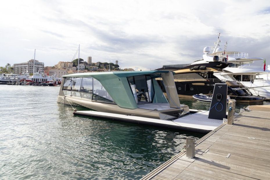 Creado junto con la empresa Tyde, este es un yate eléctrico presentado en Cannes.