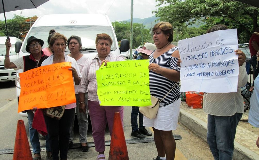 familiares de los secuestrados retiraron el bloqueo sobre la carretera a Tuxtla Gutiérrez-Chiapa de Corzo y San Cristóbal de las Casas. Foto: Óscar Gutiérrez / EL UNIVERSAL