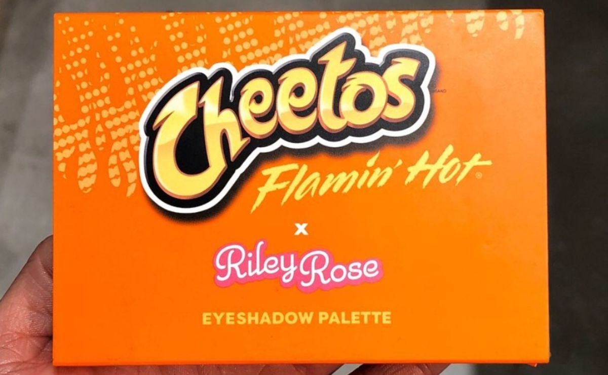 Santuario Negrita antártico Forever 21 lanza maquillaje de Cheetos Flamin' Hot