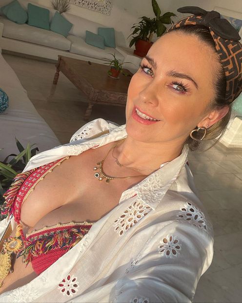 Rafaela Castro es consentida por Aracely Arámbula (Fuente Instagram @aracelyarambula)