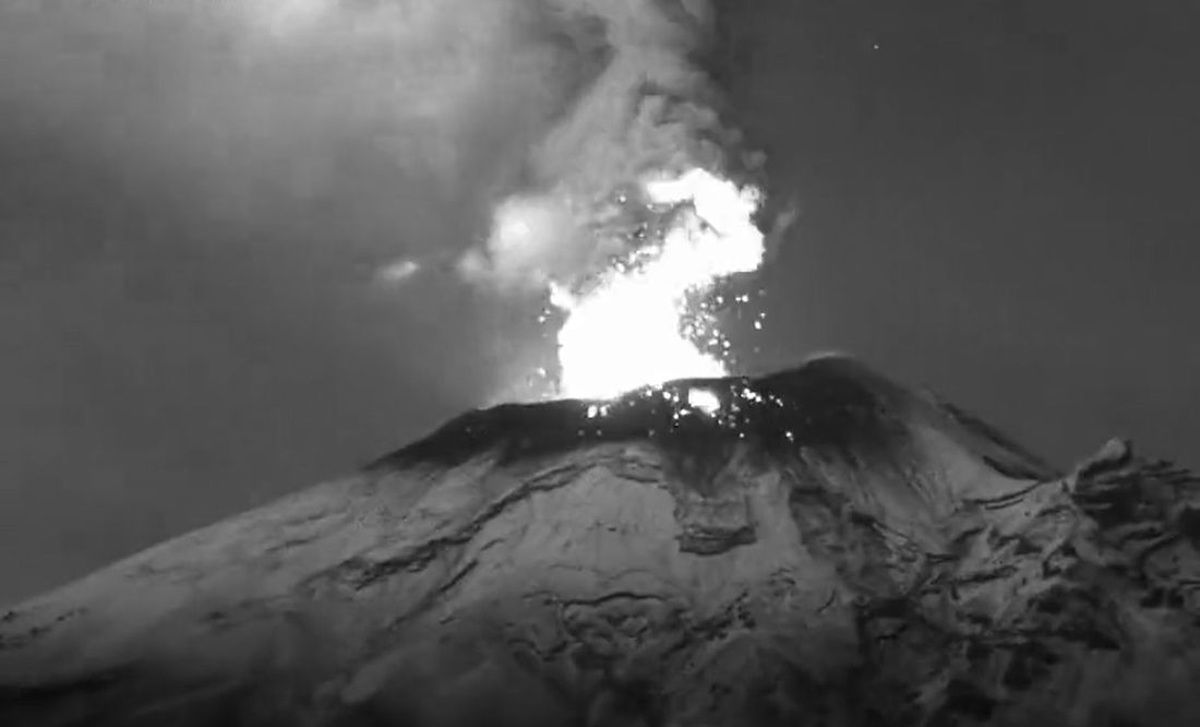 VIDEO: ¡El Popocatépetl no descansa! Así se ven 3 horas de expulsión de material incandescente en cámara rápida 