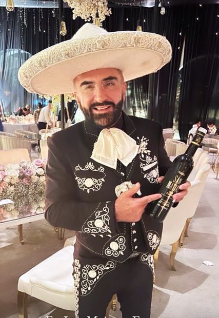 Vicente Fernández Jr. se casó por segunda ocasión el sábado 18 de noviembre, con su novia, la empresaria textil Mariana González. 
<p>Foto: Instagram