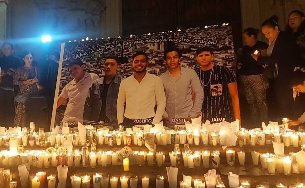 Este fin de semana, cientos de personas se reunieron para orar por los cinco jóvenes desaparecidos en Lagos de Moreno, Jalisco. Foto: EL UNIVERSAL