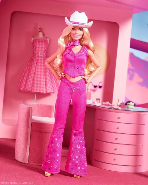 Mattel lanzó una serie de Barbies inspirados en la película. Fuente: Instagram @barbie