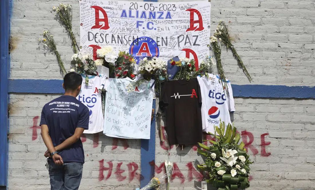 Sancionan a equipo de El Salvador tras estampida que dejó 12 muertos; deberá jugar sin público