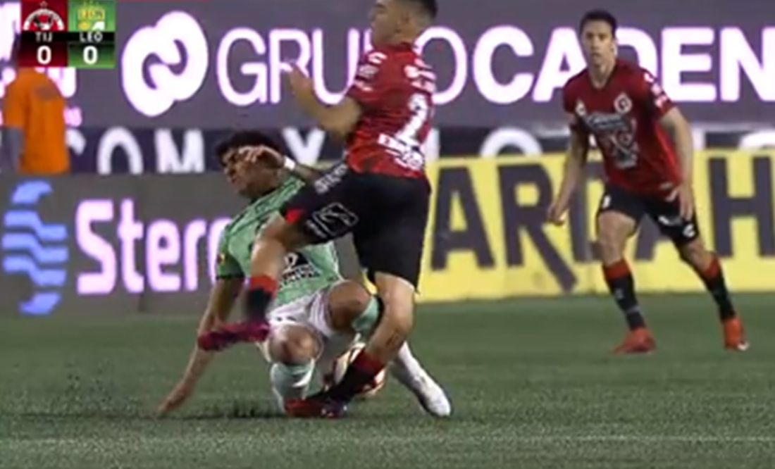 VIDEO: La terrible lesión que sufrió Carlos Valenzuela, jugador de Xolos; le destrozaron la pierna