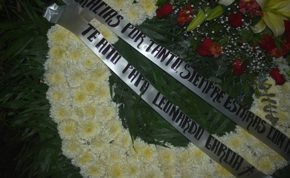 Leonardo García, hijo del actor, mandó una corona de flores a su padre