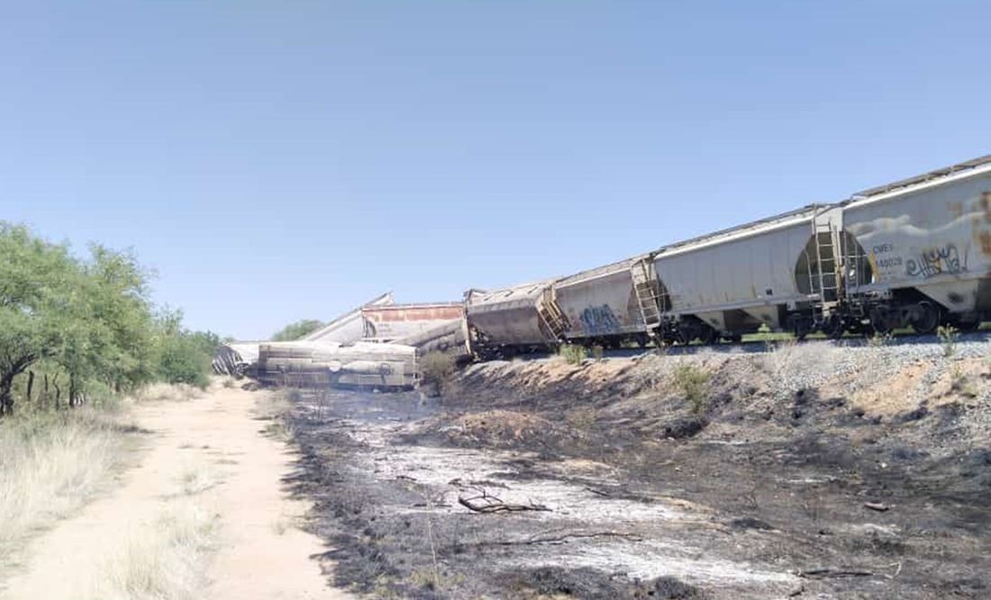 Se descarrilan 20 vagones de un tren de carga en Sonora