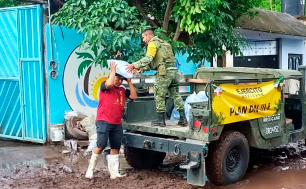 Ejército mexicano implementa en Plan DN-III en Acapulco tras el paso del huracán "Otis". Foto: Sedena