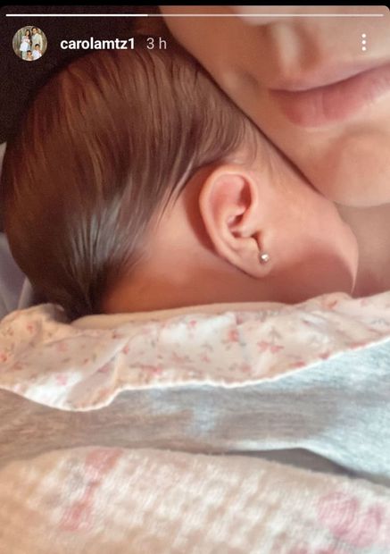 Carola Martínez compartió una foto con la bebé