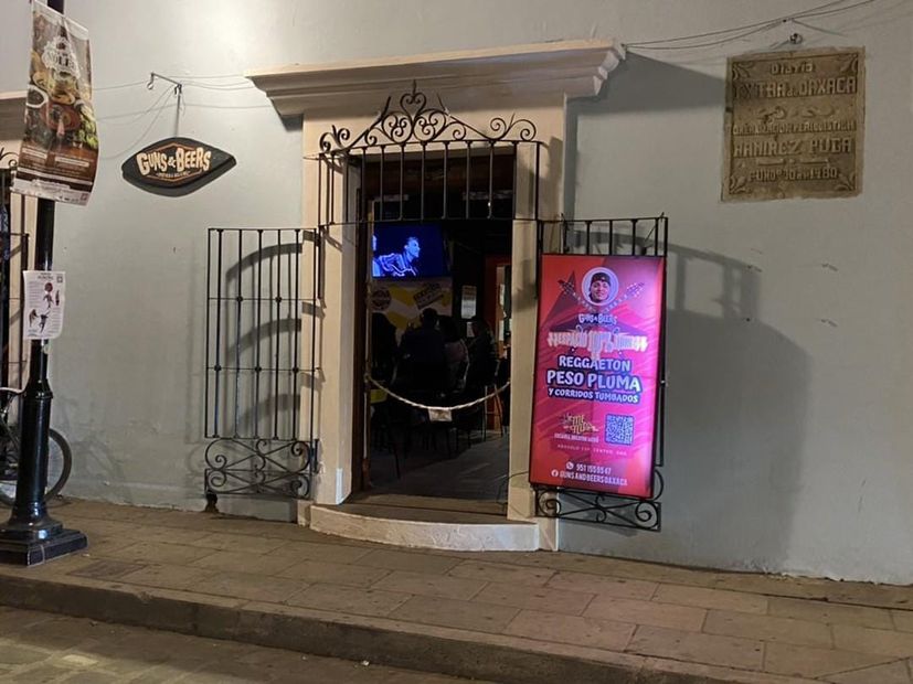 El bar de Oaxaca se viralizó tras una peculiar publicidad anti Peso Pluma. Foto: Cortesía
