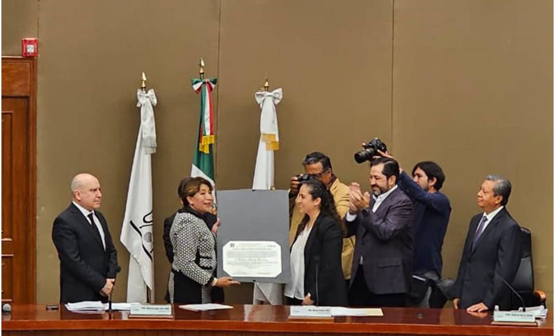 Delfina Gómez recibe constancia de mayoría como gobernadora electa del Estado de México