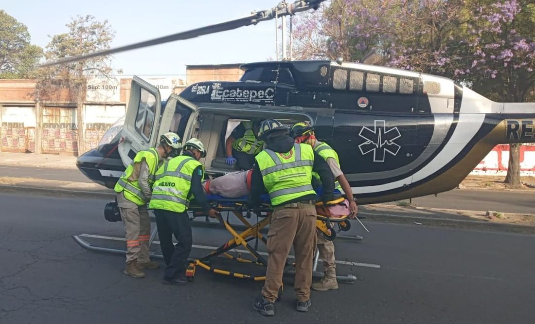 Helicópteros aterrizan sobre la Vía Morelos en Ecatepec; trasladan a motociclistas heridos al hospital